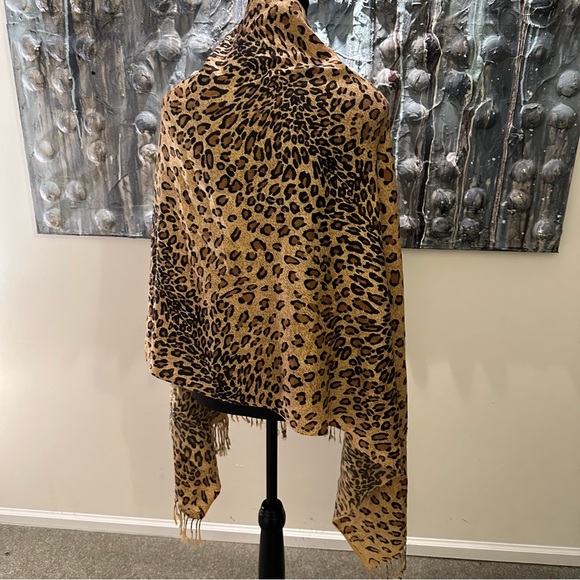 🔥 Leopard Print Fringe Scarf - Picture 5 of 6